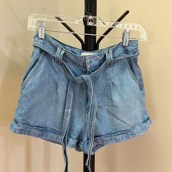 Abercrombie & Fitch Pants - Abercrombie and Fitch jean shorts